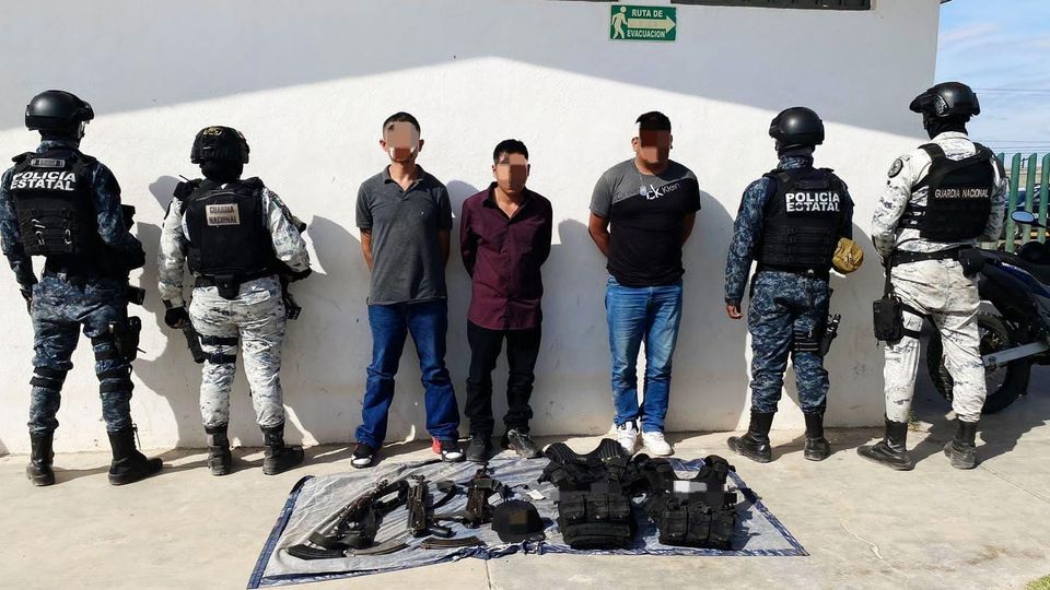 Fuerzas de Seguridad detienen en Fresnillo a tres probables generadores de violencia; traían armas y equipo táctico