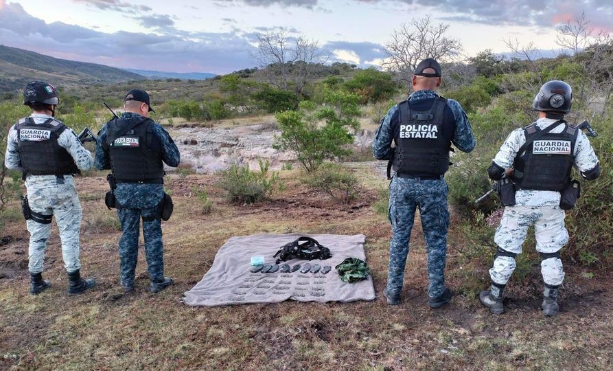 En el marco de la Mesa para Construcción de la Paz y Seguridad se llevó a cabo una ceremonia cívica que presidió el Gobernador de Zacatecas, David Monreal Ávila, para rendir honores al Lábaro Patrio.