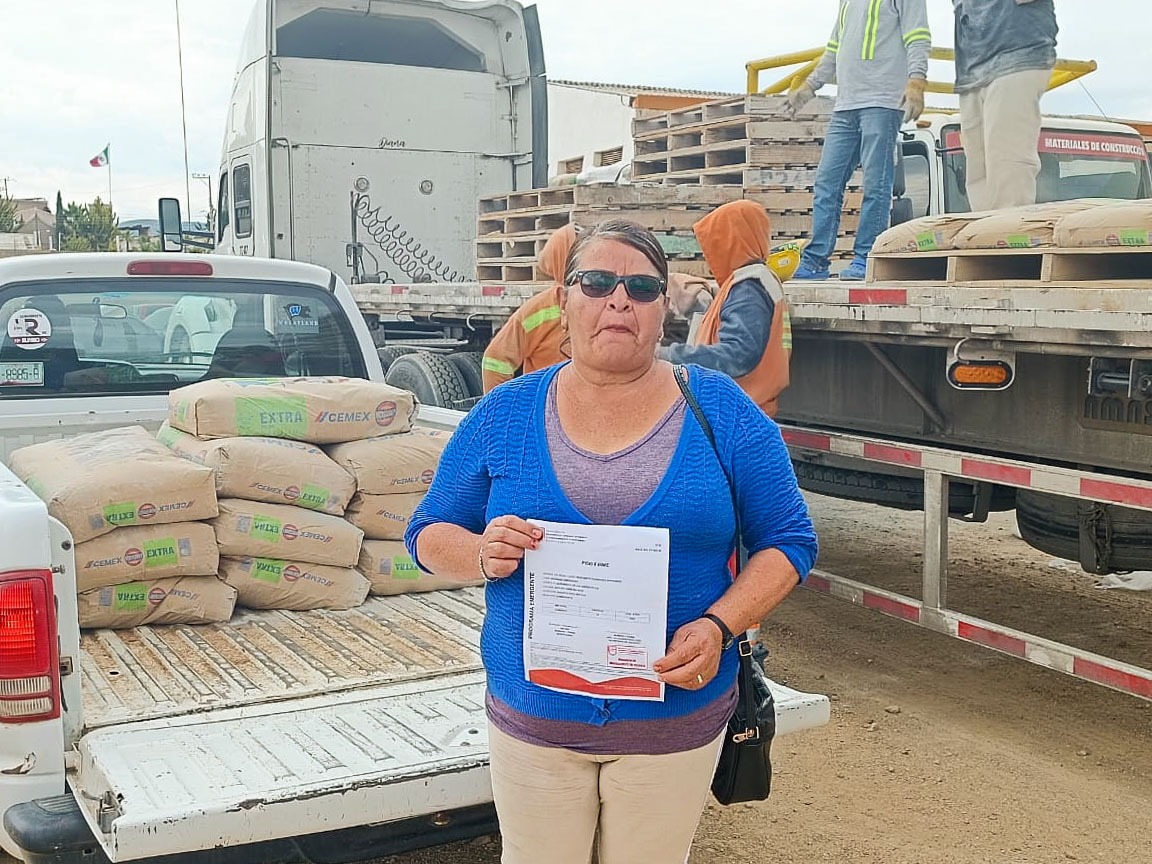 BENEFICIA GOBIERNO DE ZACATECAS A 100 FAMILIAS DE SOMBRERETE CON ENTREGA DE PAQUETES DE CEMENTO